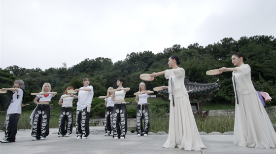 Dance crew BEBE feature in the "Joseon pop" tutorial clip of "K-Community Challenge." [MINISTRY OF CULTURE, SPORTS AND TOURISM]