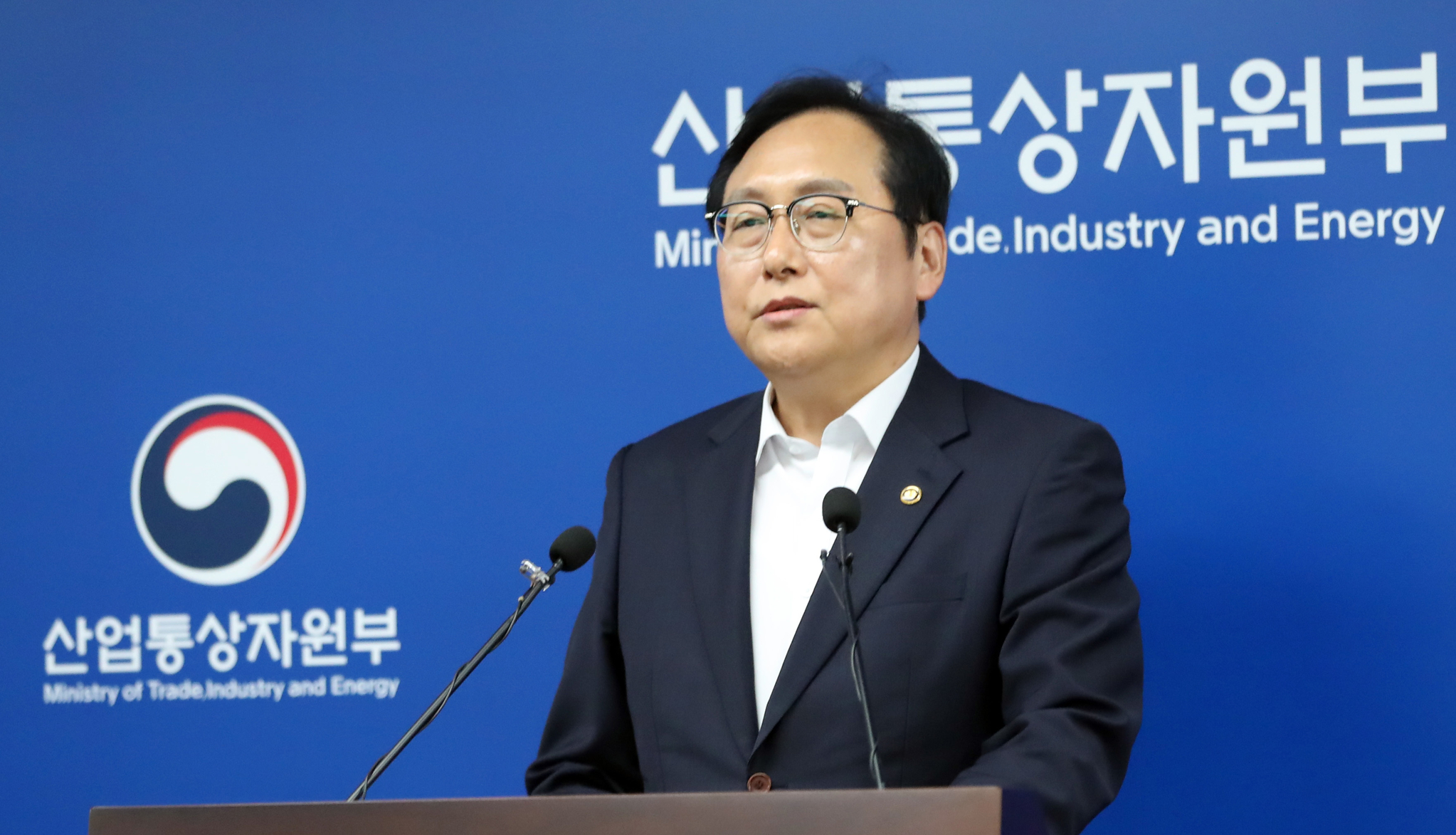 Korea's Trade Minister Jeong In-kyo speaks during a briefing on the trade policy roadmap at the ministry in Sejong on Thursday. [NEWS1]