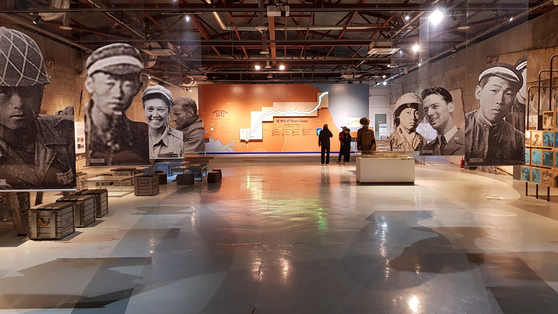 People view the exhibits at Greaves Gallery, which was formerly a bowling alley for U.S. forces. It was remodeled to commemorate the 70th anniversary of the Korean War ceasefire, showcasing the Korean War Armistice Agreement and the stories of student soldiers. [GYEONGGI PROVINCIAL GOVERNMENT]