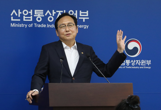 Trade Minister Cheong In-kyo speaks during a briefing in the central city of Sejong on Aug. 22, 2023. [YONHAP]