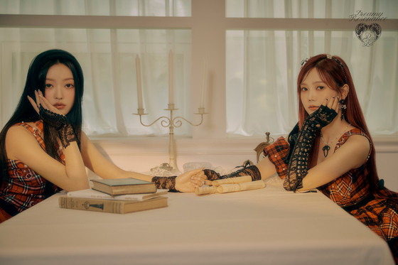 Members YooA and Hyojung of girl group Oh My Girl [WM ENTERTAINMENT]