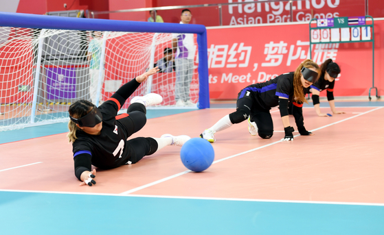 The Korean women's goalball team compete in the bronze medal match at the 2022 Hangzhou Asian Para Games in Hangzhou, China on Oct. 27, 2023.  [NEWS1]