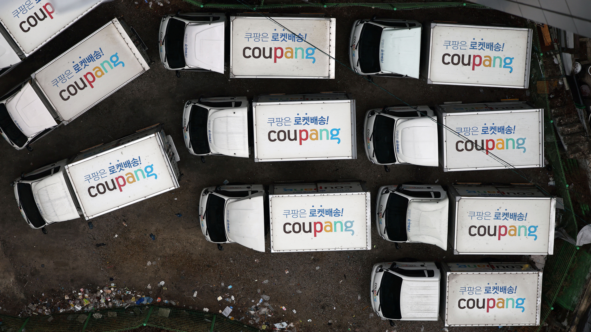 Coupang delivery trucks at a parking lot in Seoul [YONHAP]