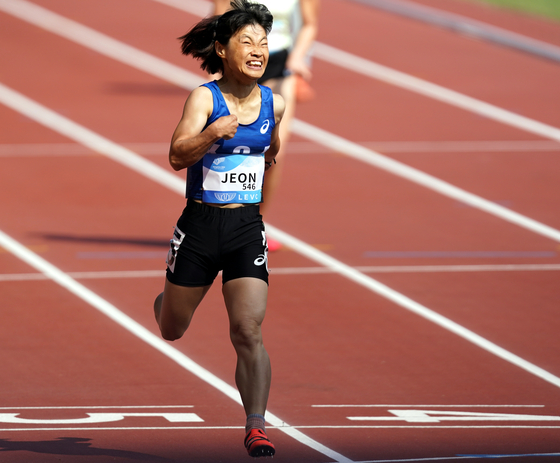 Jeon Min-jae competes in the women's 200-meter T36 final at the 2022 Hangzhou Asian Para Games in Hangzhou, China on Oct. 23, 2023.  [YONHAP]