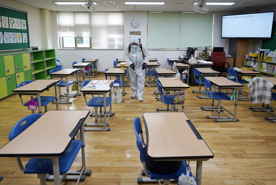 An official from the School Safety and Insurance Federation conducts a sterilization procedure to prevent the spread of the Covid-19 virus, on Tuesday at Daegu Gangrim Elementary School in Dalseong County, Daegu. [NEWS1]