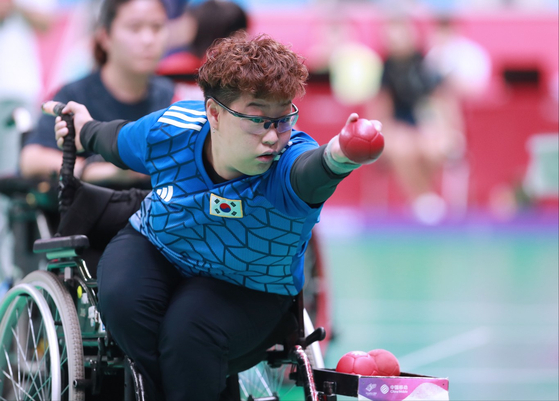 Boccia athlete Jung So-young competes at the 2022 Hangzhou Asian Para Games in Hangzhou, China on Oct. 25, 2023.  [YONHAP]