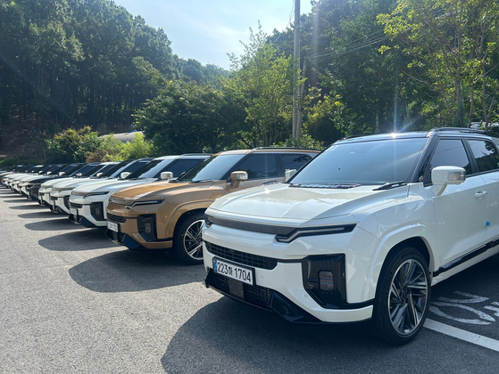  KG Mobility's Actyon SUVs are parked at a cafe in Pyeongtaek, Gyeonggi [KG MOBILITY]