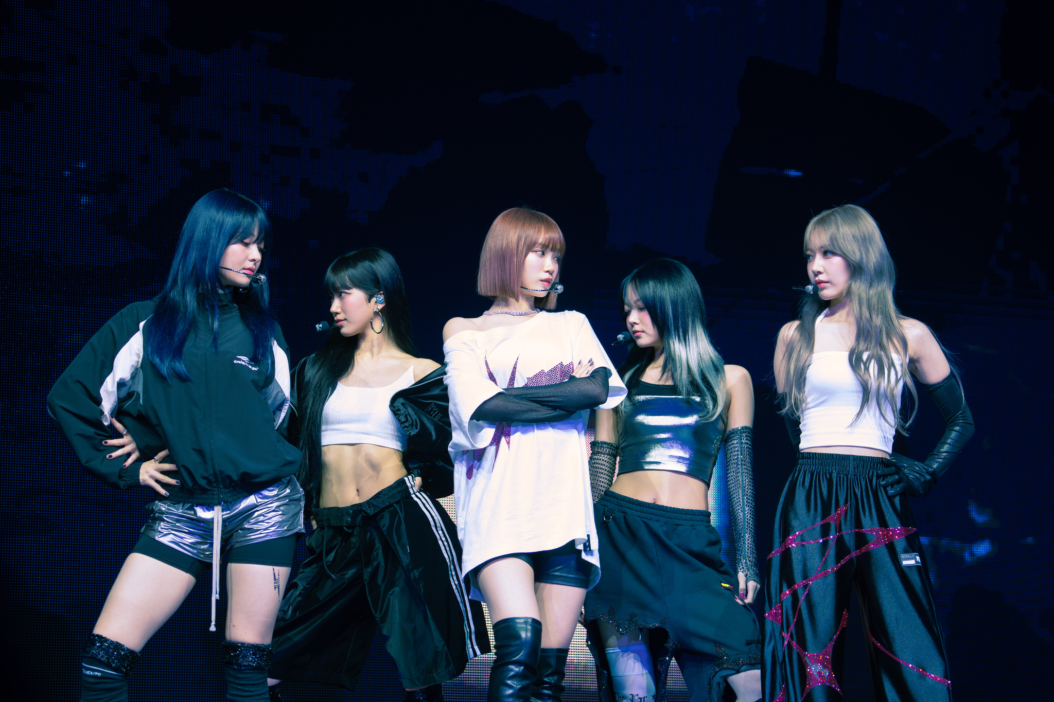 Girl group Le Sserafim performs its new song "Crazy" during a showcase held on Aug. 29 at the Yes24 Live Hall music venue in eastern Seoul. [DANIELA GONZALEZ PEREZ]
