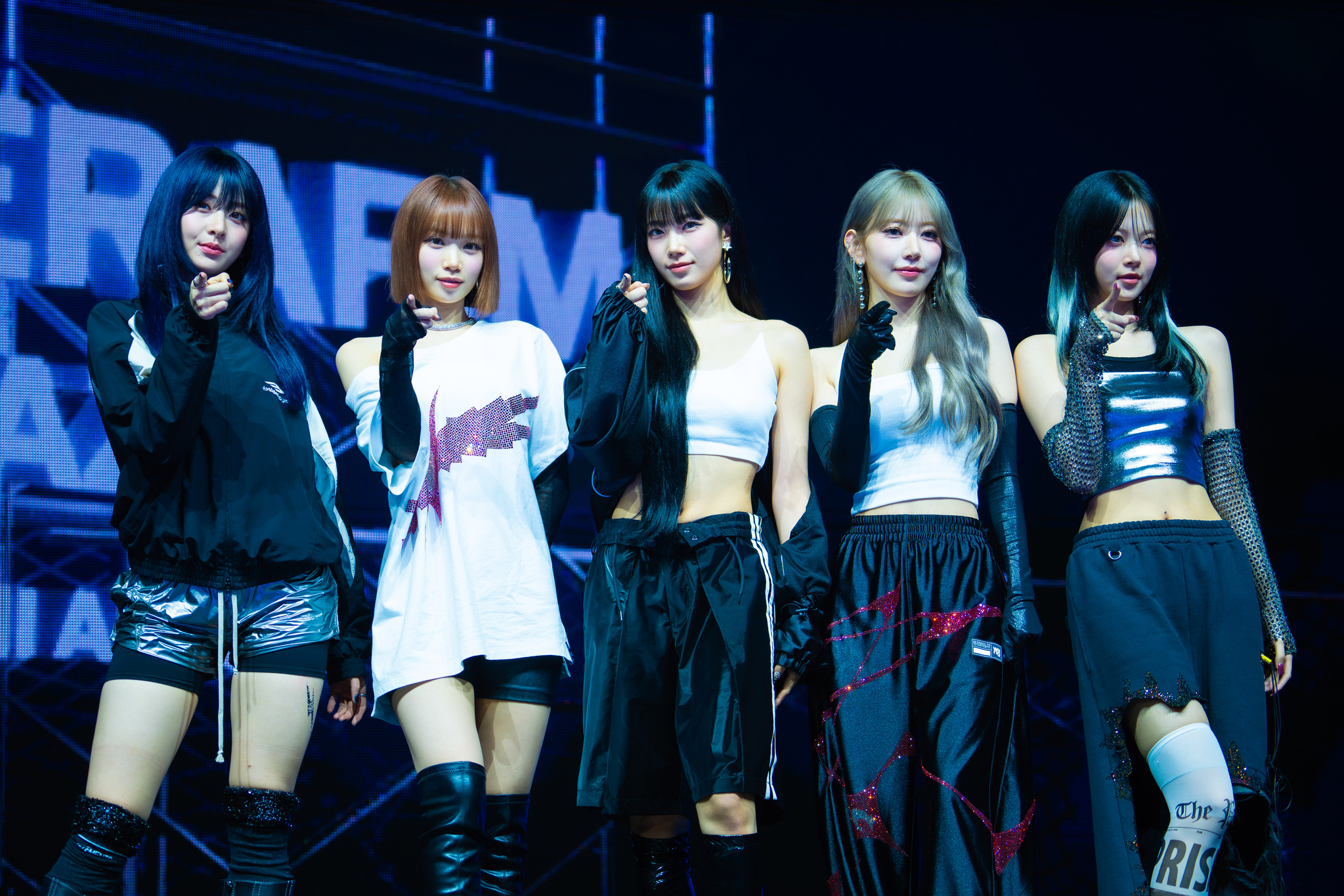 Girl group Le Sserafim poses for photos during a showcase held on Aug. 29 at the Yes24 Live Hall music venue in eastern Seoul. [DANIELA GONZALEZ PEREZ]