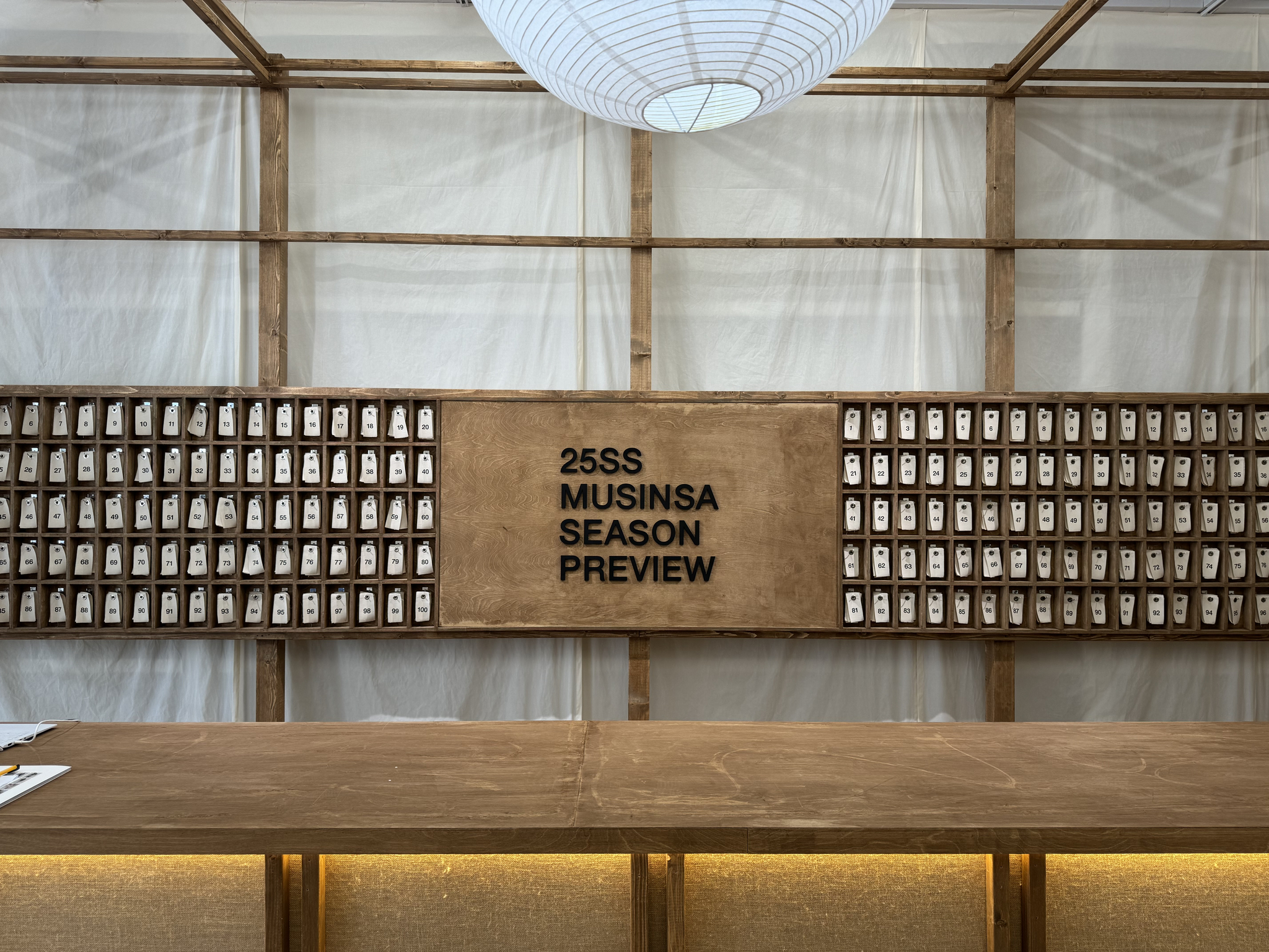 The raffle event in the venue of "25SS Musinsa Season Preview" in Seongsu-dong in Seongdong District, eastern Seoul. [KIM JI-YE]