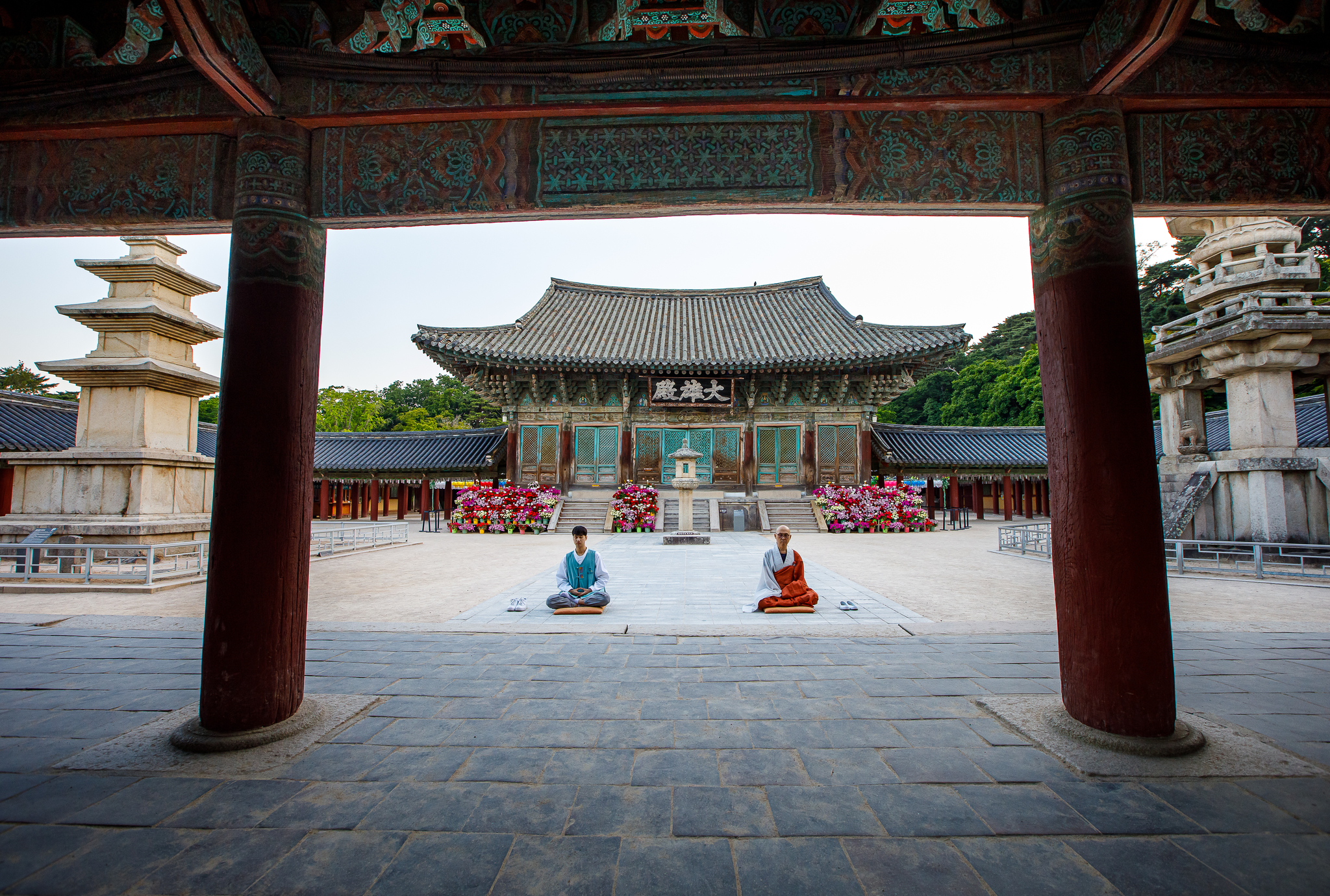 Monks practice seon meditation at Bulguksa in Gyeongju, North Gyeongsang. [CULTURAL CORPS OF KOREAN BUDDHISM]