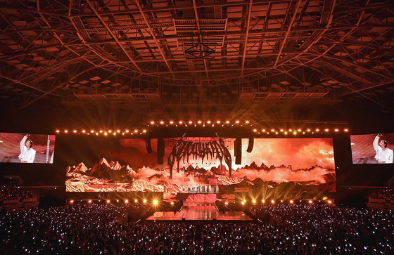 Boy band Stray Kids performs at the Seoul concert of its ″dominATE″ world tour at the KSPO Dome in southern Seoul. [JYP ENTERTAINMENT]