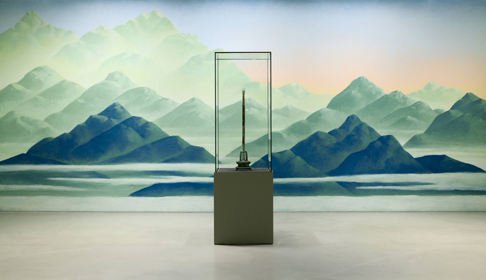 Installation view of ″Nicolas Party: Dust″ at the Hoam Museum of Art. The wall mural is titled ″Mountains,″ and in front is the ″Miniature Banner Pole in the Shape of a Dragon Head″ from the Goryeo Dynasty (918-1392). [HOAM MUSEUM OF ART]