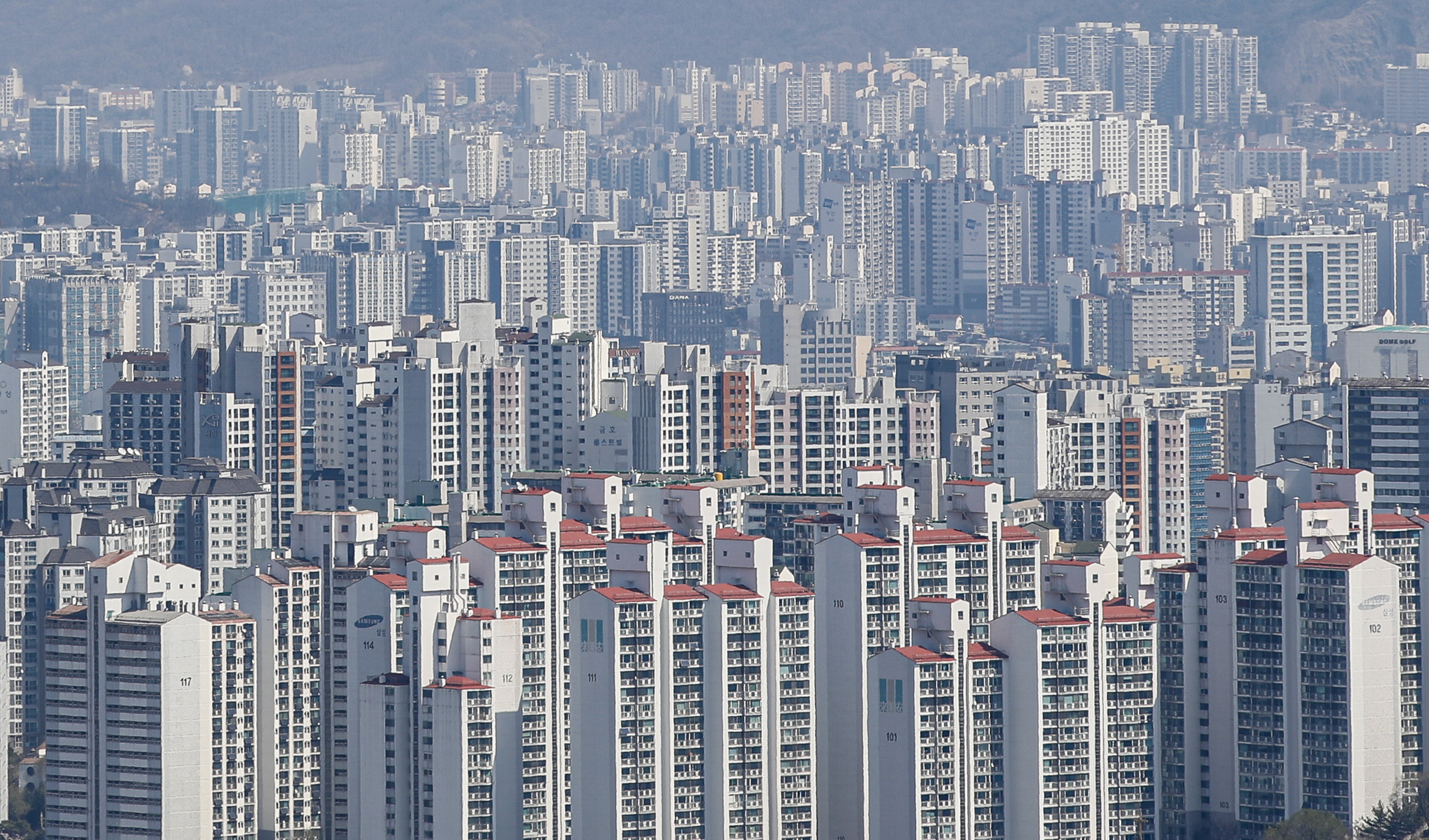 Apartments in central Seoul are seen from Mount Namsan in central Seoul in March 2023. [NEWS1]