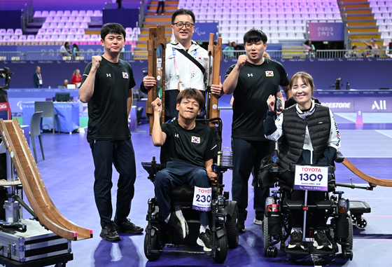 Jeong Ho-won, front left, and Kang Sun-hee celebrate after winning the mixed pairs BC3 semifinals against Argentina on Wednesday at the 2024 Paris Paralympic Games in Paris. [YONHAP] 