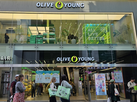 Olive Young's store in Myeong-dong, central Seoul [JOONGANG ILBO]