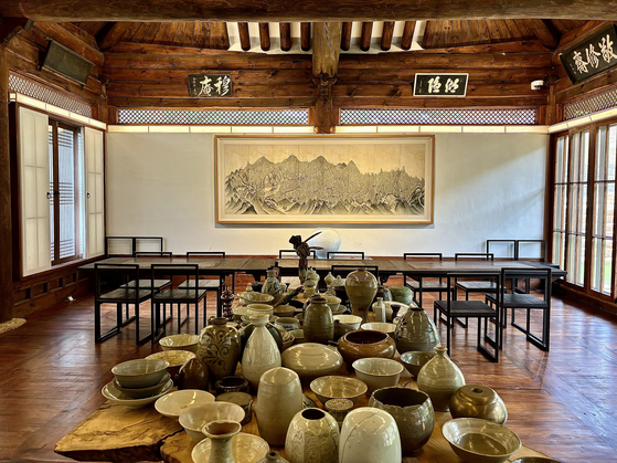 The lobby of the Rakkojae Hanok Hotel in Andong [LEE JIAN]