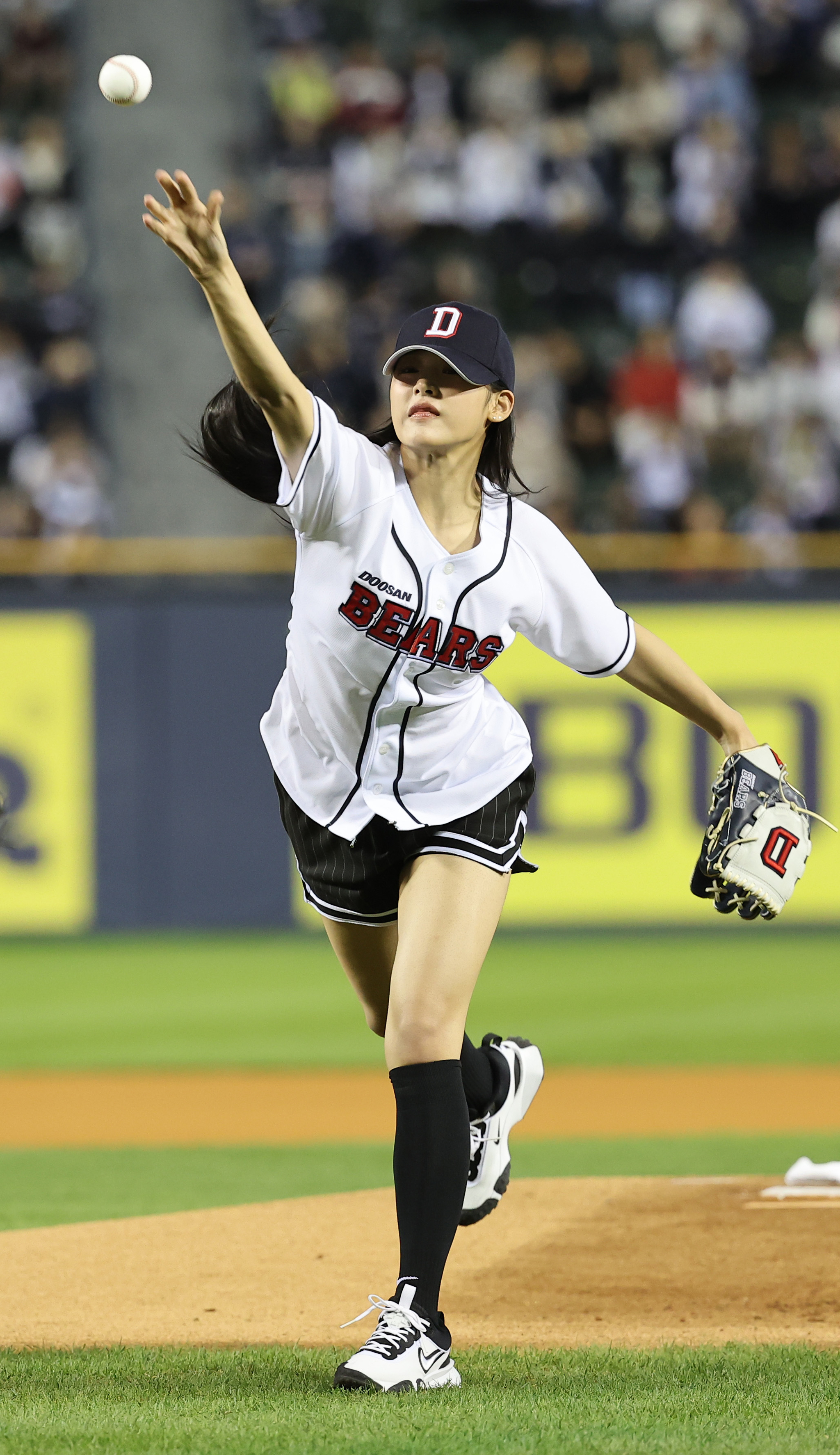 Minji of girl group NewJeans pitches ahead of the KBO Wildcard game between the Doosan Bears and KT Wiz held on Oct. 2 at Jamsil Baseball Stadium, southern Seoul. [YONHAP]