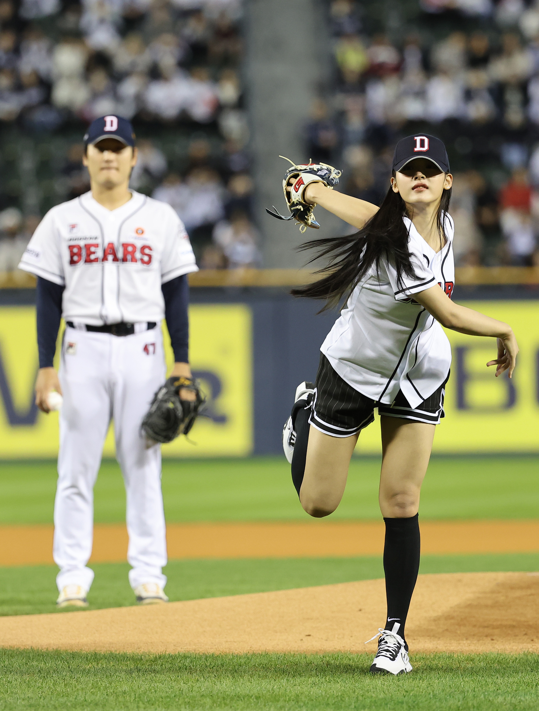 Minji of girl group NewJeans pitches ahead of the KBO Wildcard game between the Doosan Bears and KT Wiz held on Oct. 2 at Jamsil Baseball Stadium, southern Seoul. [YONHAP]