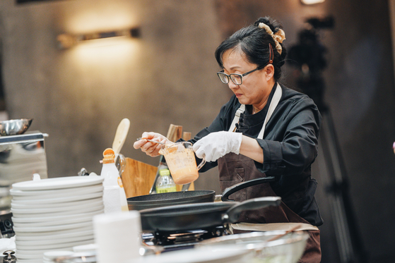 Chef Lee Mi-yeong in a scene of Netflix Korea's "Culinary Class Wars" [NETFLIX KOREA]