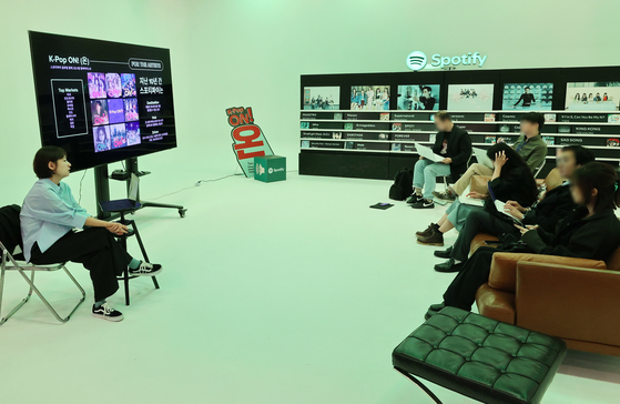 Park Jung-joo, head of music at Spotify Korea, briefs reporters on the company's data on K-pop streaming and related strategies in western Seoul on Oct. 8. [YONHAP]