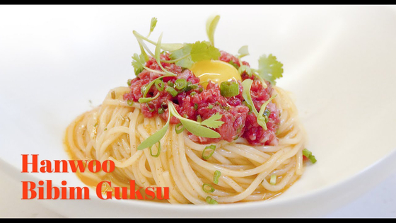 A screen capture of a short video featuring chef Lee Tae-woo as he introduces his recipe to make a hanwoo bibim guksu [KOREA JOONGANG DAILY]