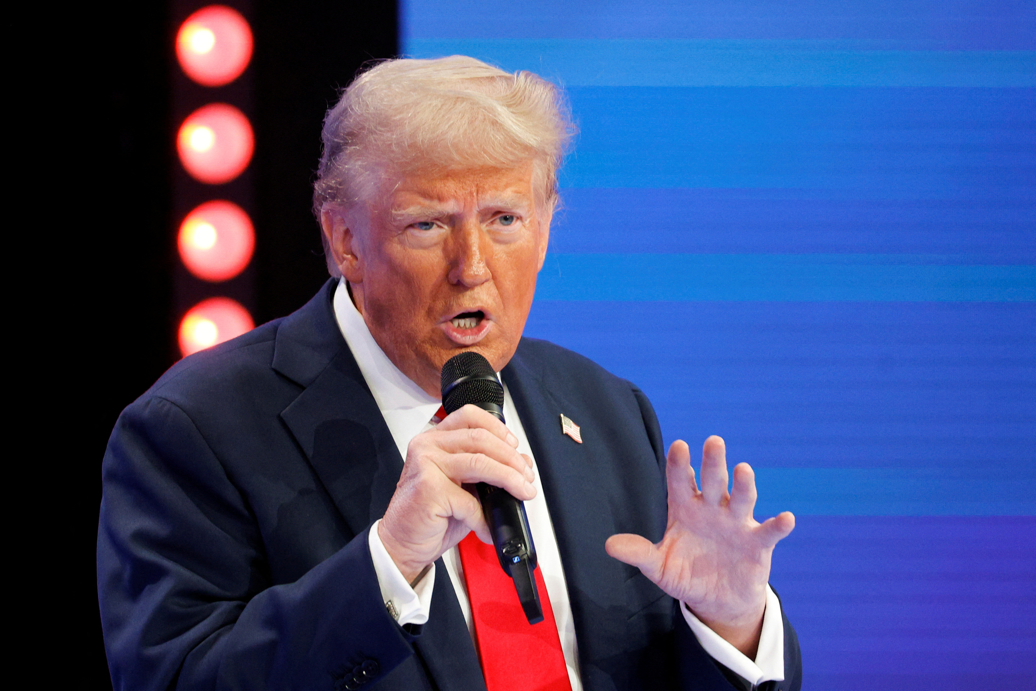Republican presidential nominee and former U.S. President Donald Trump speaks as he participates in a town hall presented by Spanish-language network Univision, in Doral, Florida, U.S., on Wednesday. [REUTERS/YONHAP]