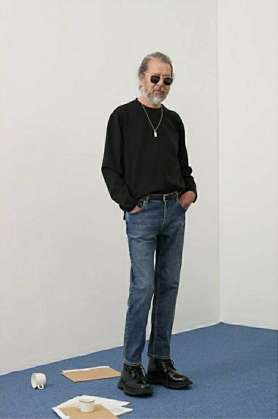 Kim Chil-doo, a 65-year-old model, posing for the fashion brand Wellmade Com. [SCREEN CAPTURE] 