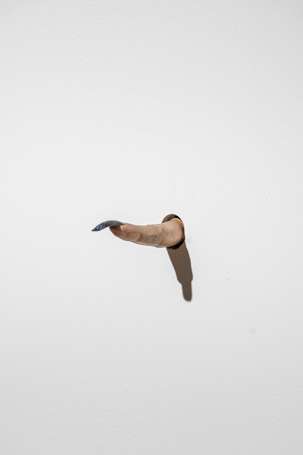 ″Finger″ (2019) by Mika Rottenberg [HYUNDAI CARD]
