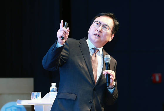 Trade Minister Cheong In-kyo [MINISTRY OF TRADE, INDUSTRY AND ENERGY]