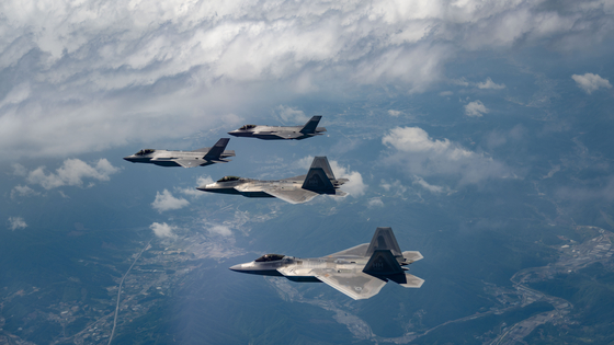 South Korean F-35A and U.S. F-22 fighters take part in a joint combat drill in an apparent show of force against North Korean military threats in a photo provide by the U.S. Air Force on May 16. [YONHAP]