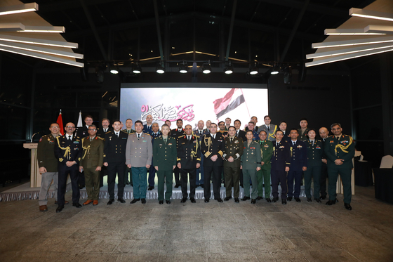 Attendees including Sung Il, deputy minister of Office of Military Resources Management at Korea’s Defense Ministry, Lim Ki-hoon, president of the Korea National Defense University and Kim Jung-il, the commandant of the Naval College of Korea, pose for a photo during the 51st anniversary reception of Egyptian Armed Forces Day at the Ambassador Seoul Pullman Hotel in Jung District, central Seoul, on Tuesday. [EMBASSY OF EGYPT]