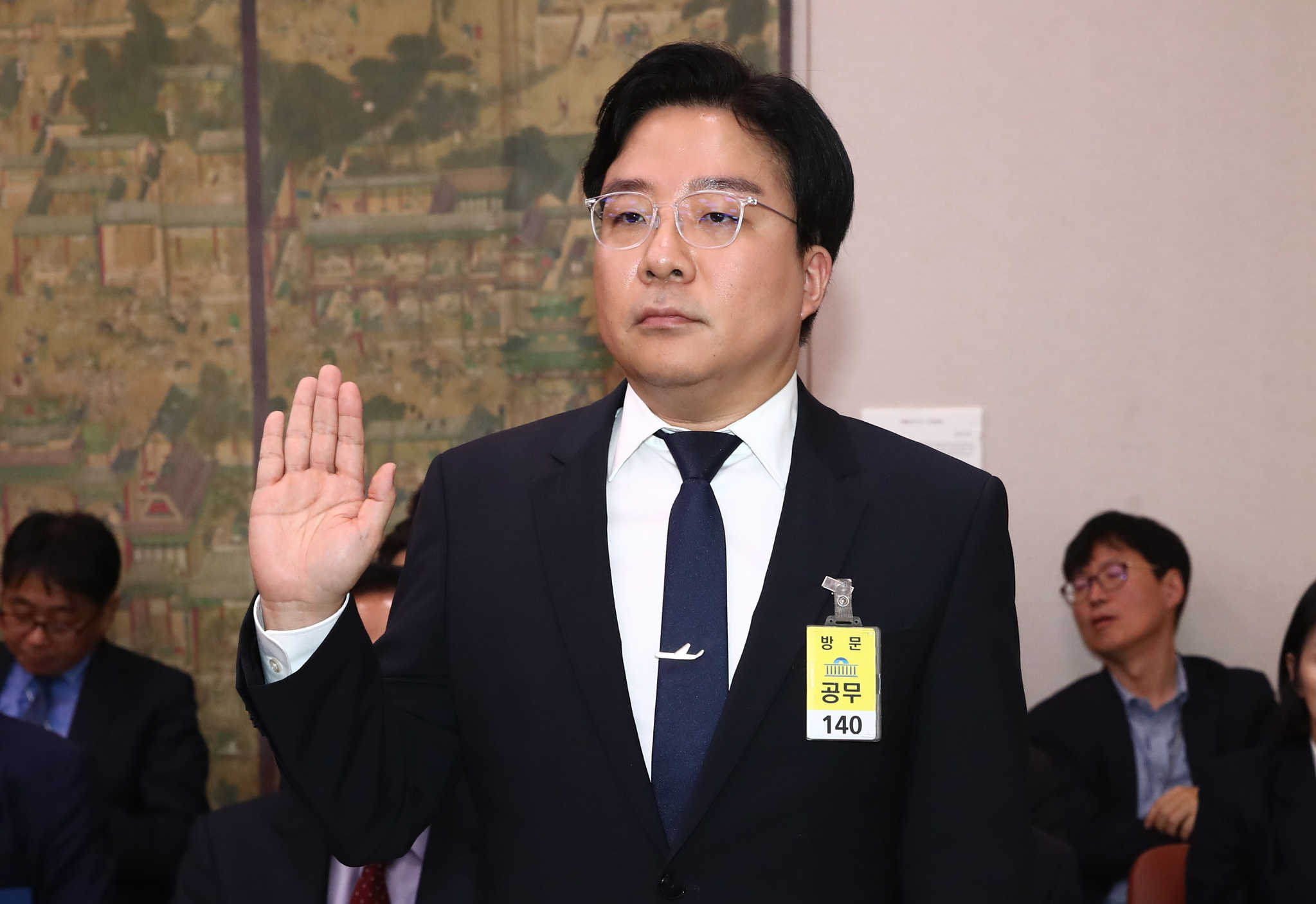 Kim Tae-ho, head of Belift Lab and also the CCO of its parent company HYBE, attends a parliamentary audit held at the National Assembly in western Seoul on Thursday. [NEWS1] 