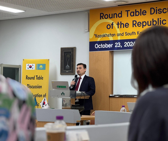 Ambassador of Kazakhstan to Korea Nurgali Arystanov speaks during a round table session held at Seoul Cyber University in northern Seoul on Wednesday. [EMBASSY OF KAZAKHSTAN]