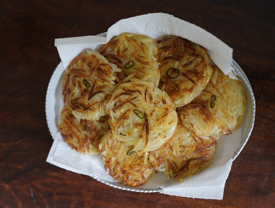 Potato pancakes [HONG YEO-RIM]