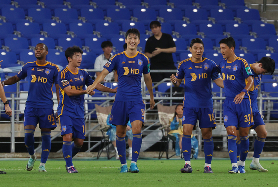 Ulsan HD celebrate during the 2024 Korea Cup match against Gwangju FC at Munsu Football Stadium in Ulsan on Aug. 28. [YONHAP] 