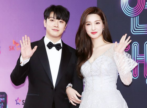 Choi Min-hwan and Yulhee pose for a photo in Yeongdeungpo District, western Seoul, in 2018. [YONHAP]