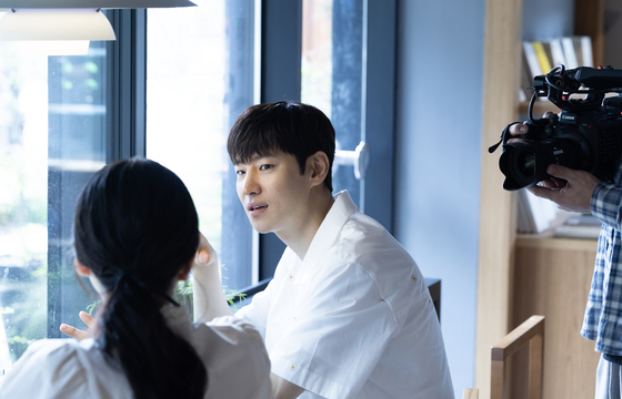 Actor Lee Je-hoon embarks on a new journey as a YouTuber with his channel Jehooncine. [JOONGANG ILBO]