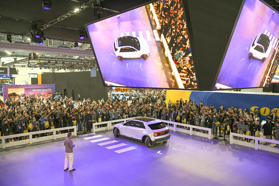 Hyundai Mobis unveils an EV equipped with the next-generation “e-Corner System motion technology” at the 2024 International CES in Las Vegas, Nevada, held January 9-12. [HYUNDAI MOBIS]