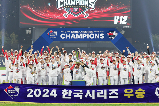 The Kia Tigers celebrate winning the 2024 Korean Series after beating the Samsung Lions 7-5 at Gwangju-Kia Champions Field in Gwangju on Monday. [NEWS1]