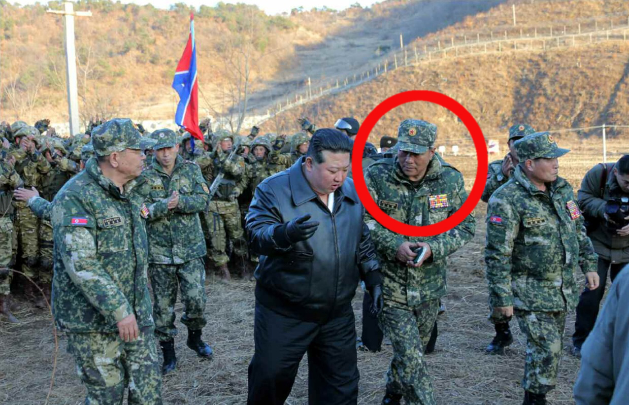 North Korean leader Kim Jong-un, center, inspects troops at a major military base in the country’s west on March 7, along with Deputy Chief of the Korean People's Army General Staff Kim Yong-bok, circled in red. [NEWS1]