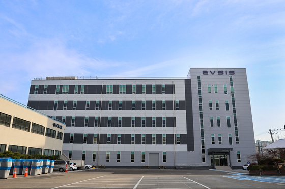  Lotte subsidiary Evsis’ smart factory in Cheongju, North Chungcheong. [LOTTE GROUP]