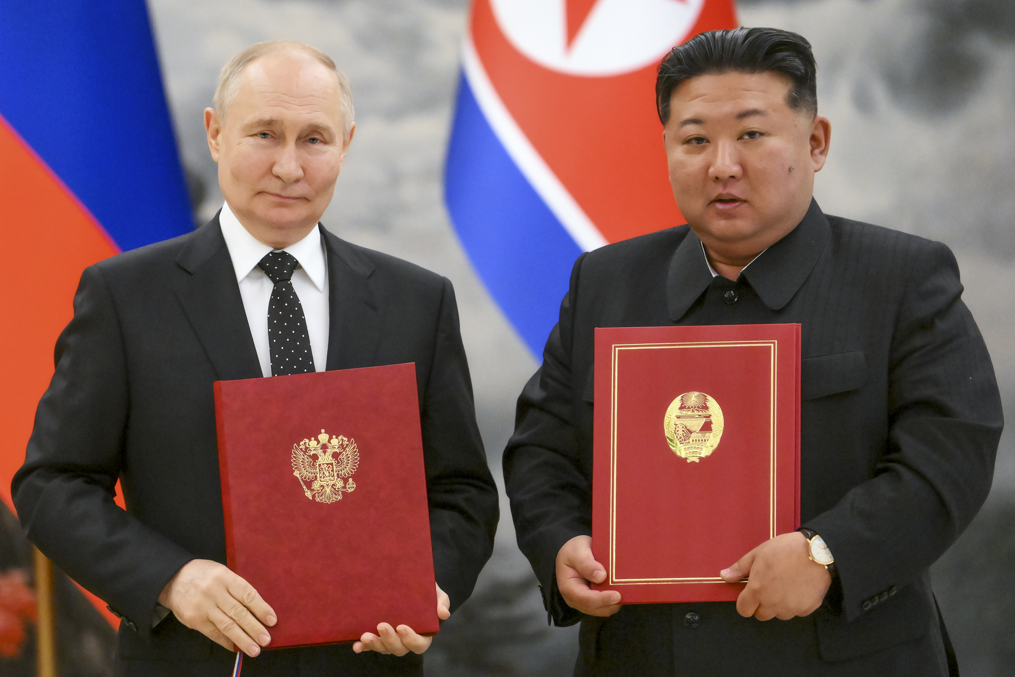 Russian President Vladimir Putin, left, and North Korea's leader Kim Jong-un pose for a photo during a signing ceremony of the new partnership in Pyongyang, North Korea, on June 19. [AP/YONHAP]