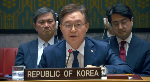 South Korean Ambassador to the U.N. Hwang Joon-kook speaks during a U.N. Security Council session in this photo captured from U.N. Web TV [SCREEN CAPTURE]