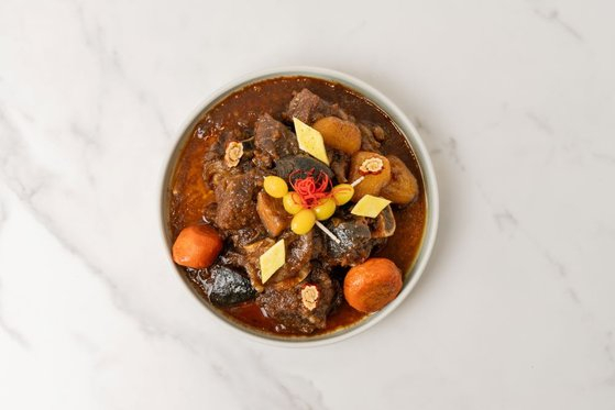 Galbijjim, or braised short ribs [MODIST FILM]
