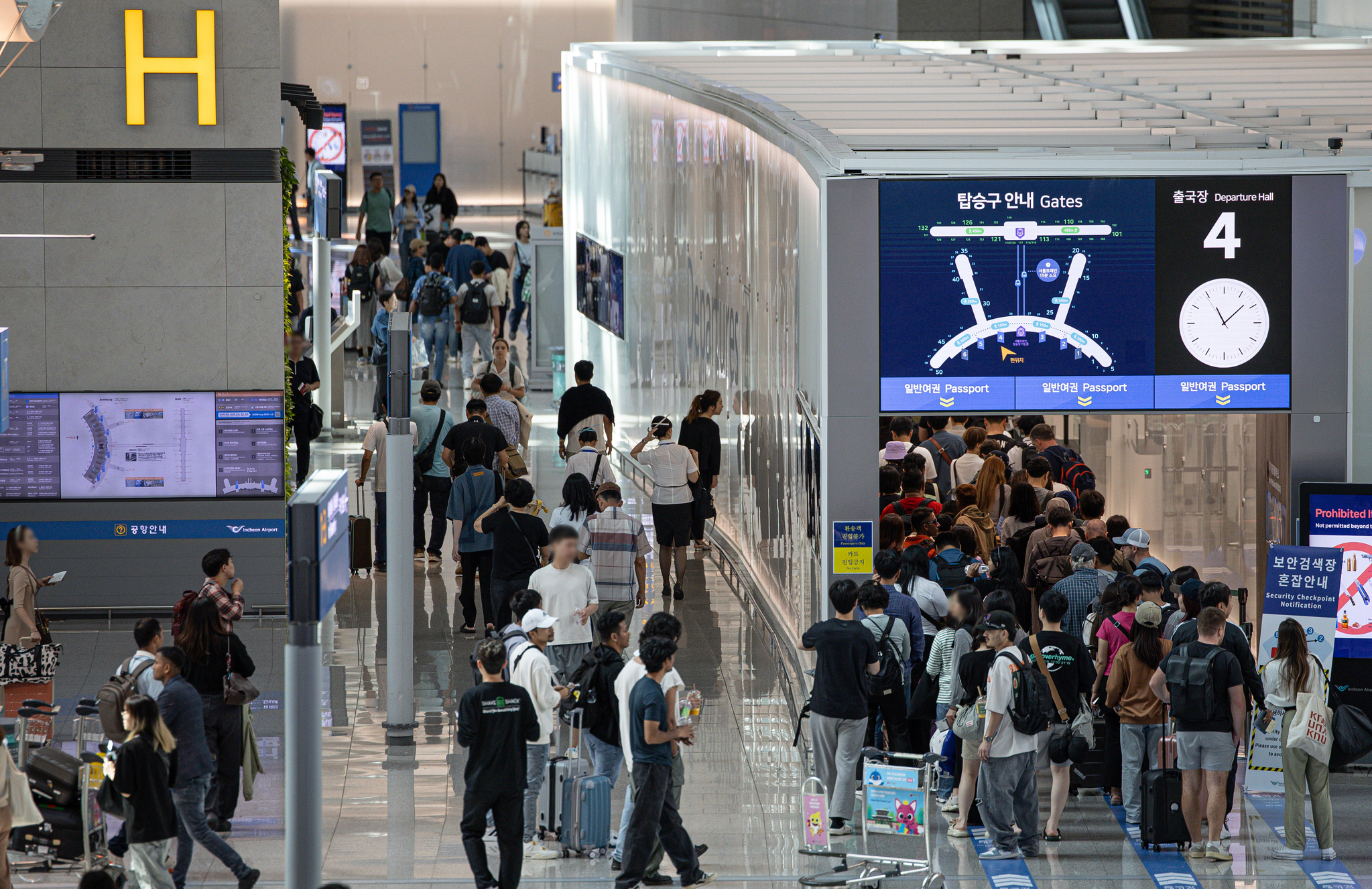 Travelers at Incheon International Airport on Sept. 29, 2024 [NEWS1] 