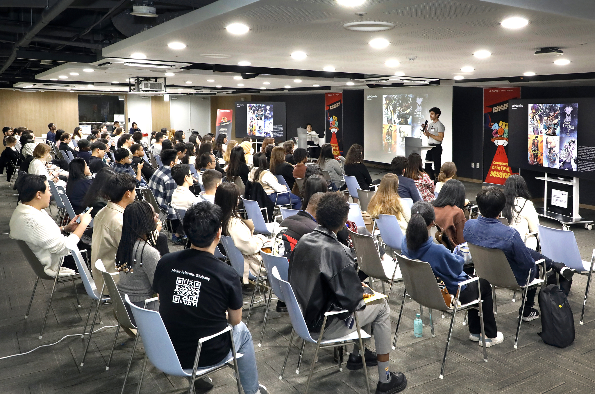 Candidates who applied to the Global Intern for Startups program attend the company briefing session at the Front 1 building in Mapo District, western Seoul, on Nov. 1. [PARK SANG-MOON]