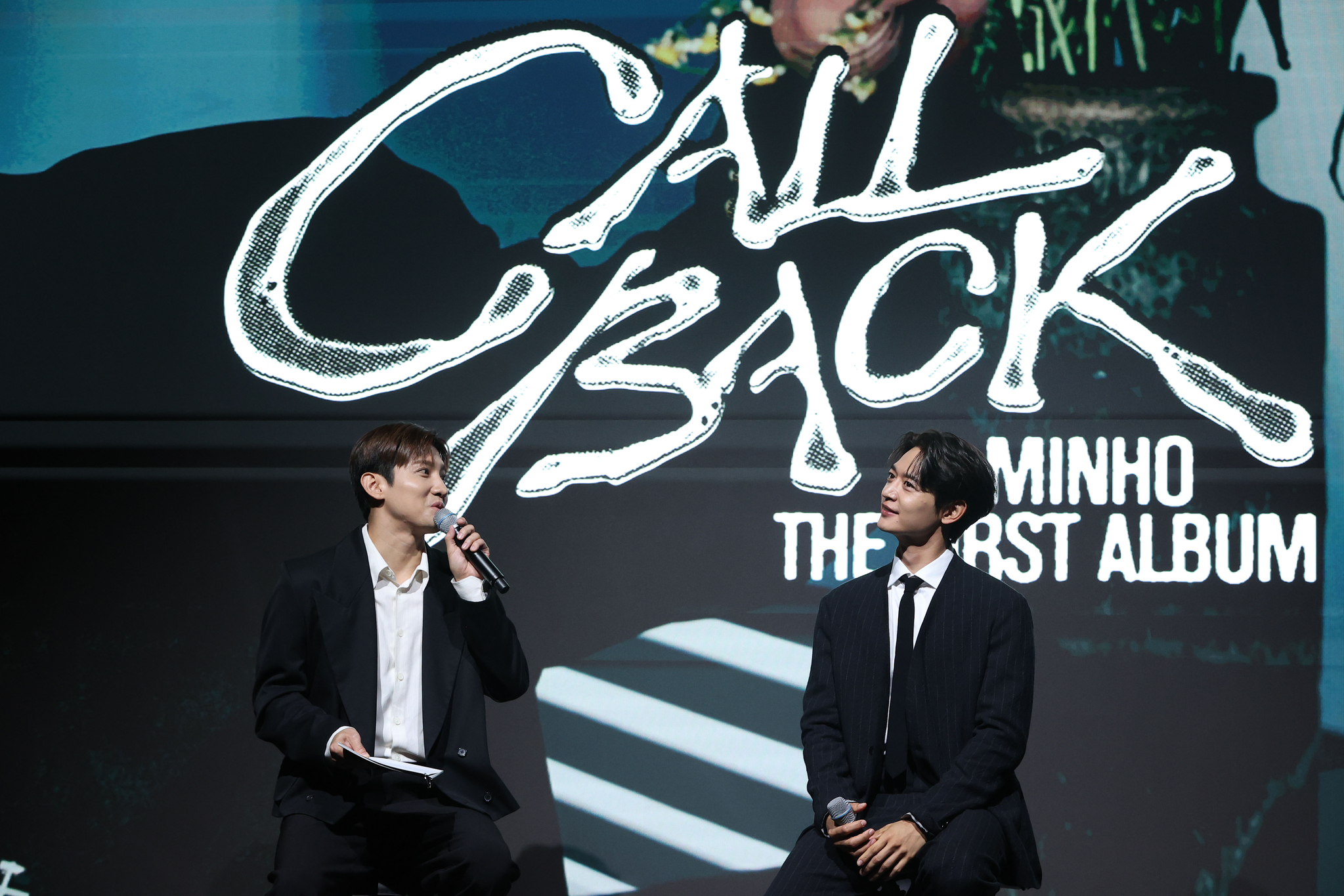 Singer Minho of boy band SHINee, right, talks about his first full-length album ″Call Back″ with Changmin from K-pop duo TVXQ during a press conference held on Nov. 4 in western Seoul. [YONHAP]