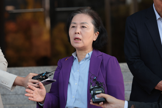 Kim Young-sun, former conservative People Power Party lawmaker, attends a questioning session held at Changwon District Prosecutors' Office in Changwon, South Gyeongsang, on Monday. [YONHAP] 