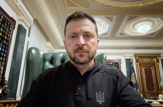 Ukrainian President Volodomyr Zelensky speaks during an online video address from Kyiv on Tuesday (local time). [SCREEN CAPTURE]